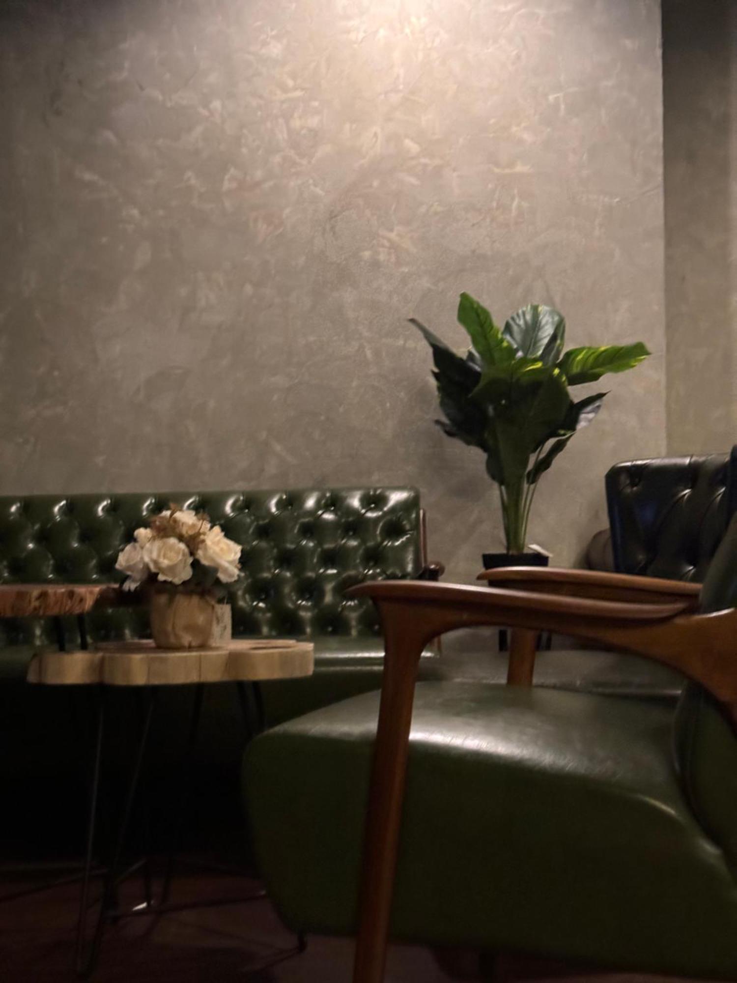 Bud Brew Beyond Dispensary And Hotel Bangkok Extérieur photo