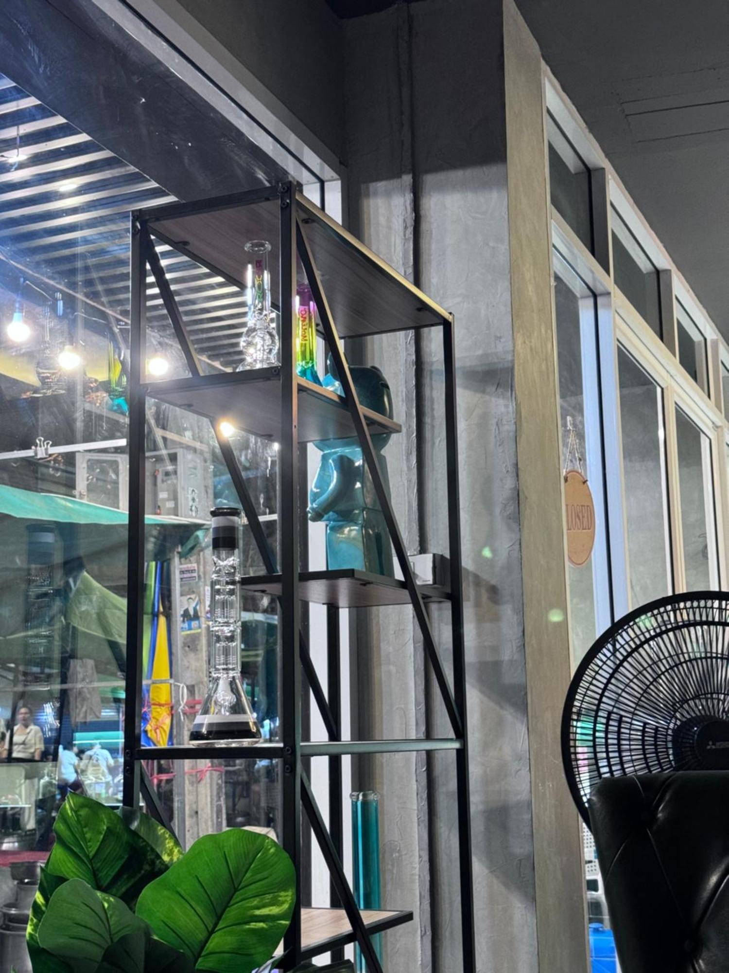 Bud Brew Beyond Dispensary And Hotel Bangkok Extérieur photo