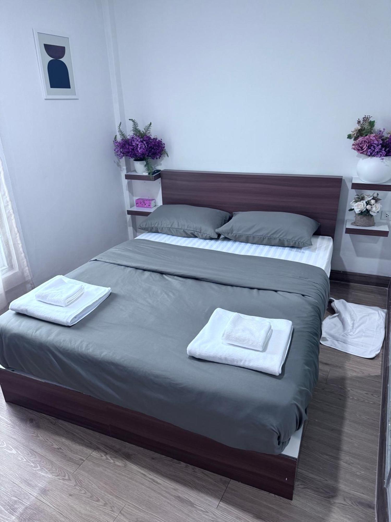 Bud Brew Beyond Dispensary And Hotel Bangkok Extérieur photo