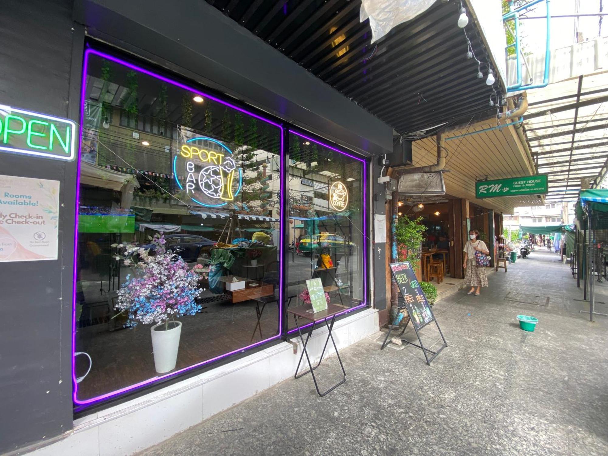 Bud Brew Beyond Dispensary And Hotel Bangkok Extérieur photo