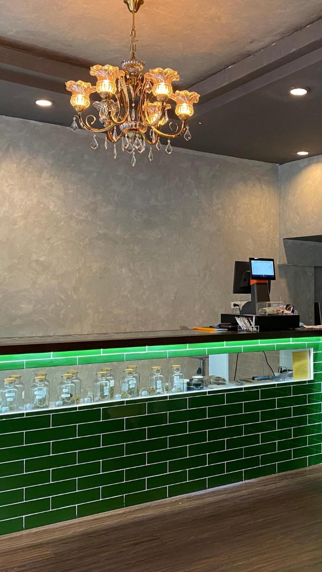 Bud Brew Beyond Dispensary And Hotel Bangkok Extérieur photo
