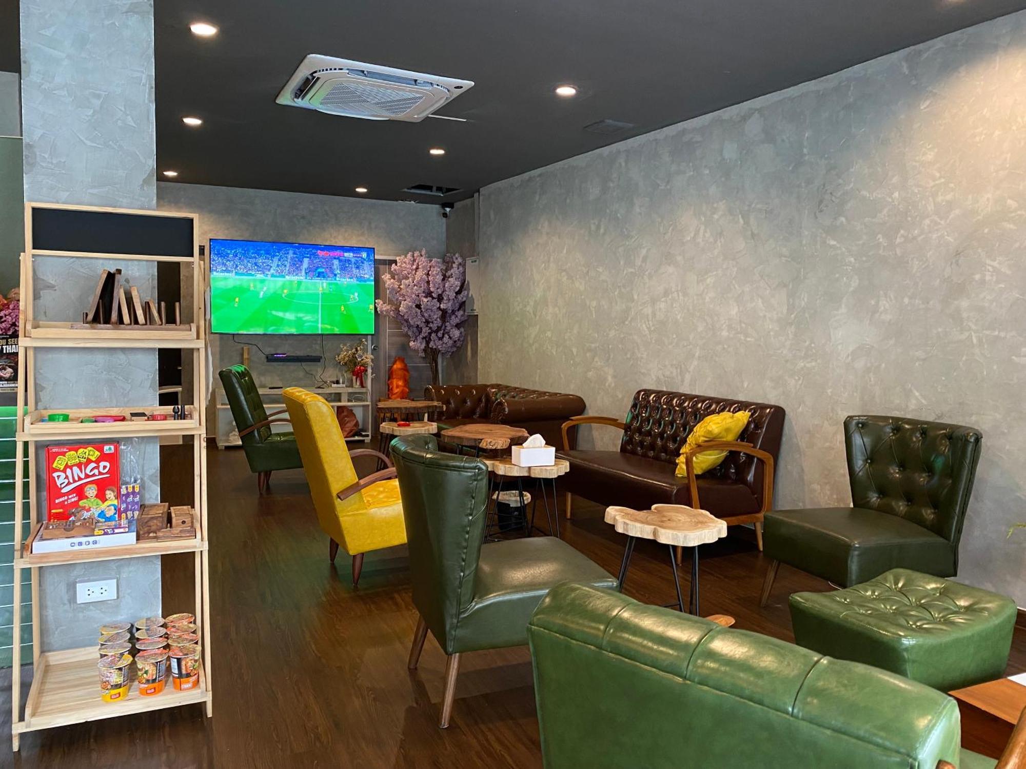 Bud Brew Beyond Dispensary And Hotel Bangkok Extérieur photo