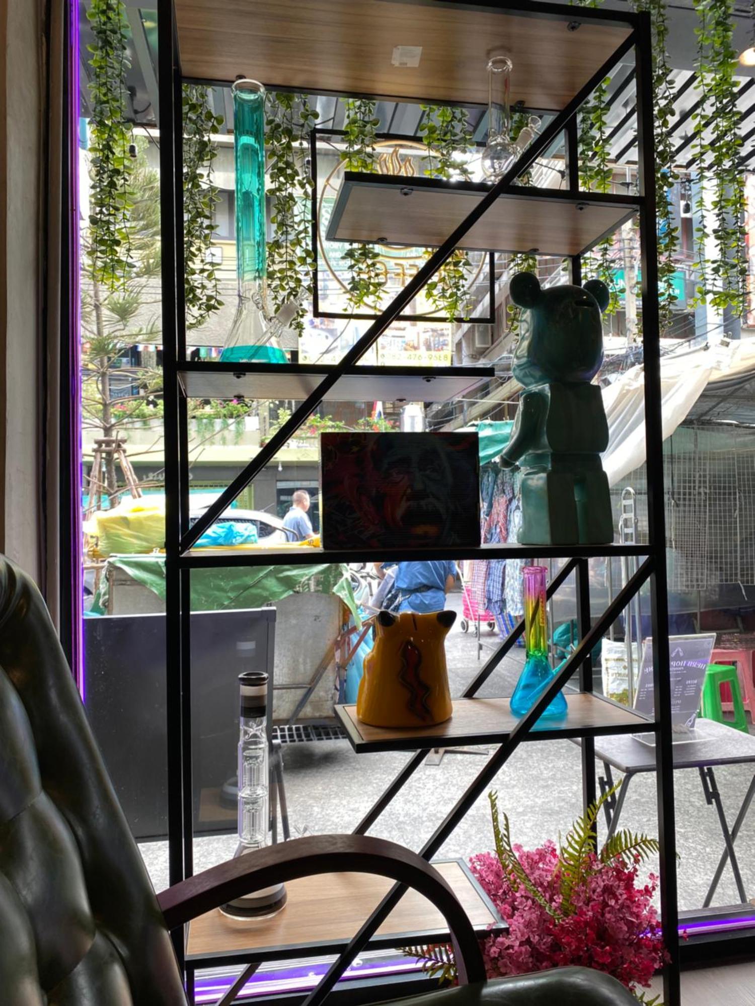 Bud Brew Beyond Dispensary And Hotel Bangkok Extérieur photo