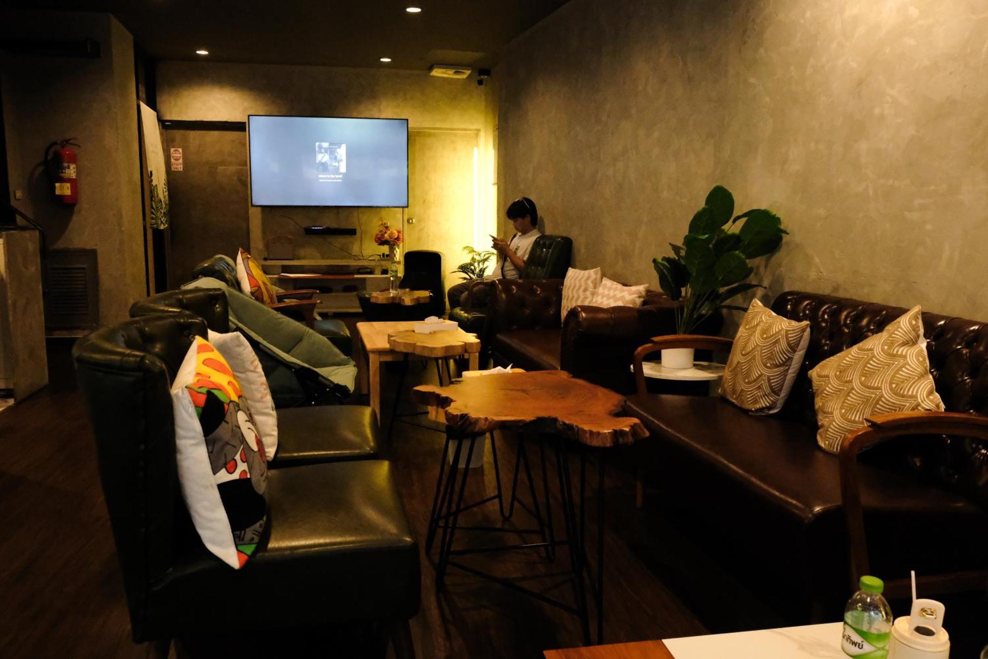 Bud Brew Beyond Dispensary And Hotel Bangkok Extérieur photo