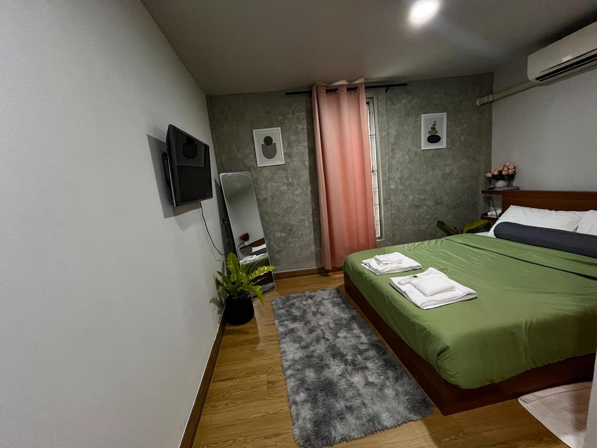 Bud Brew Beyond Dispensary And Hotel Bangkok Extérieur photo