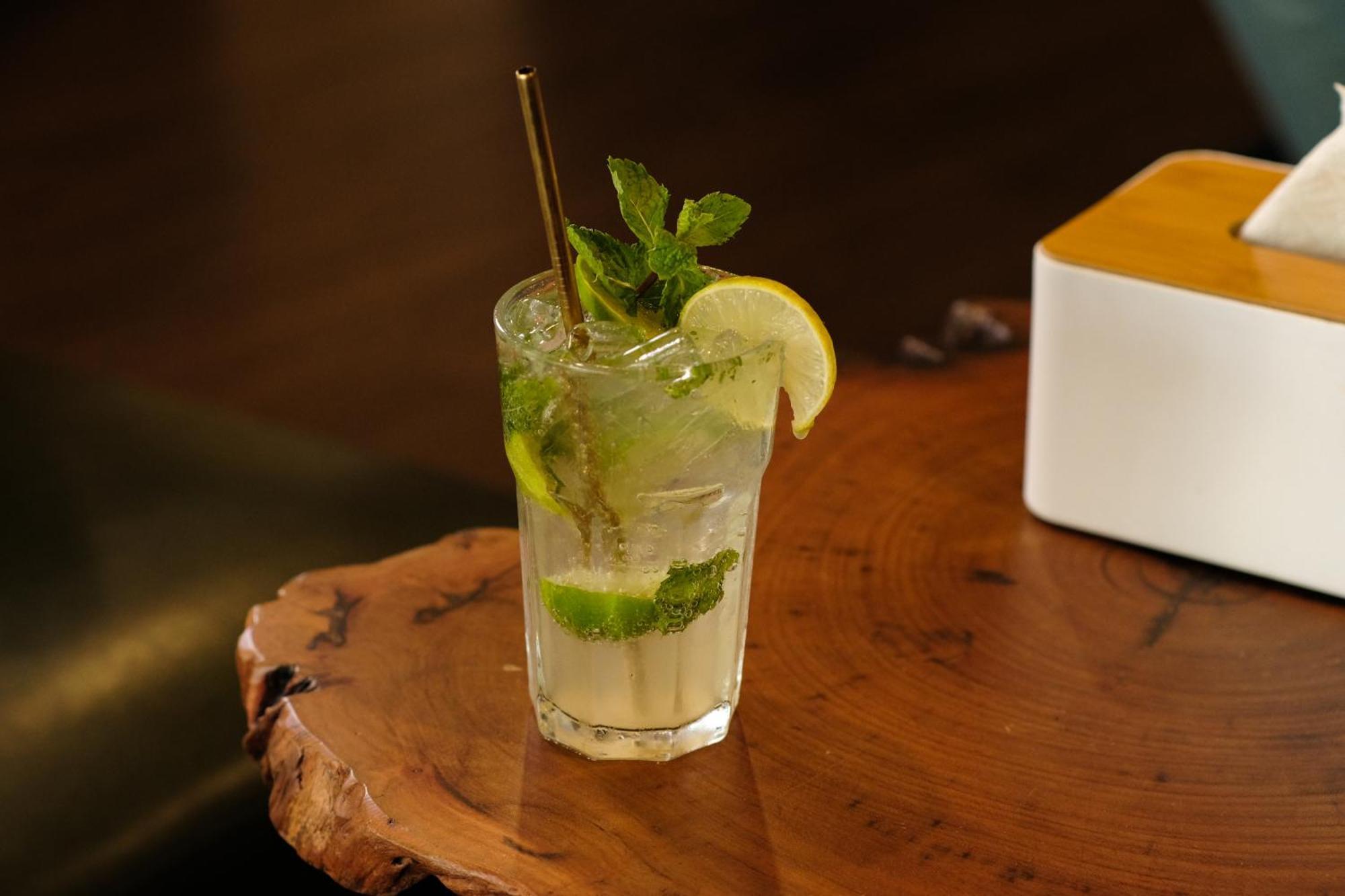 Bud Brew Beyond Dispensary And Hotel Bangkok Extérieur photo